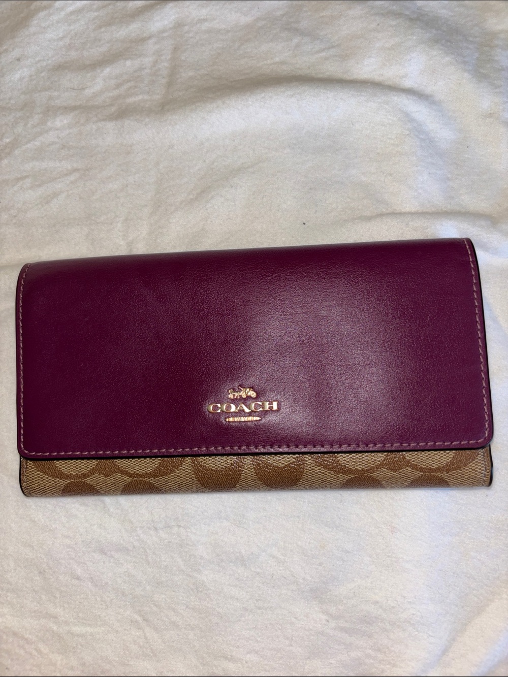 Coach Slim Trifold Berry wallet